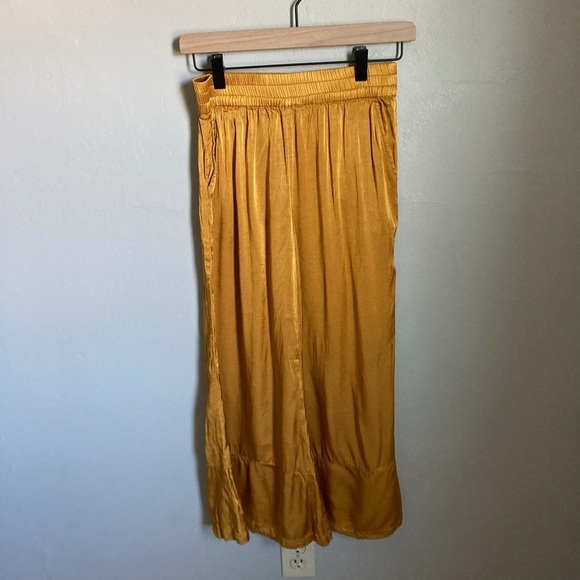Urban Outfitters Gold Pants Size Small - Picture 2 of 4